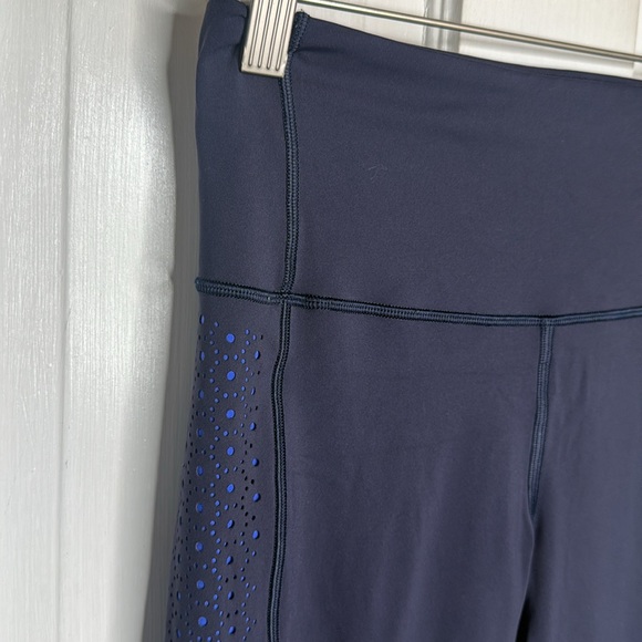 Lululemon Colour Me Quick 7/8 Tight 25"
Midnight Navy / Blazer Blue W1064 Sz 4 - Picture 6 of 10
